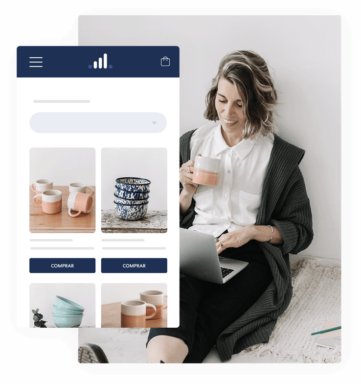 mulher sentada com uma xícara na mão, notebook sobre as pernas e acessando uma loja virtual feita e hospedada na nuvemshop